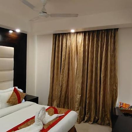 דלהי Hotel Benz International מראה חיצוני תמונה