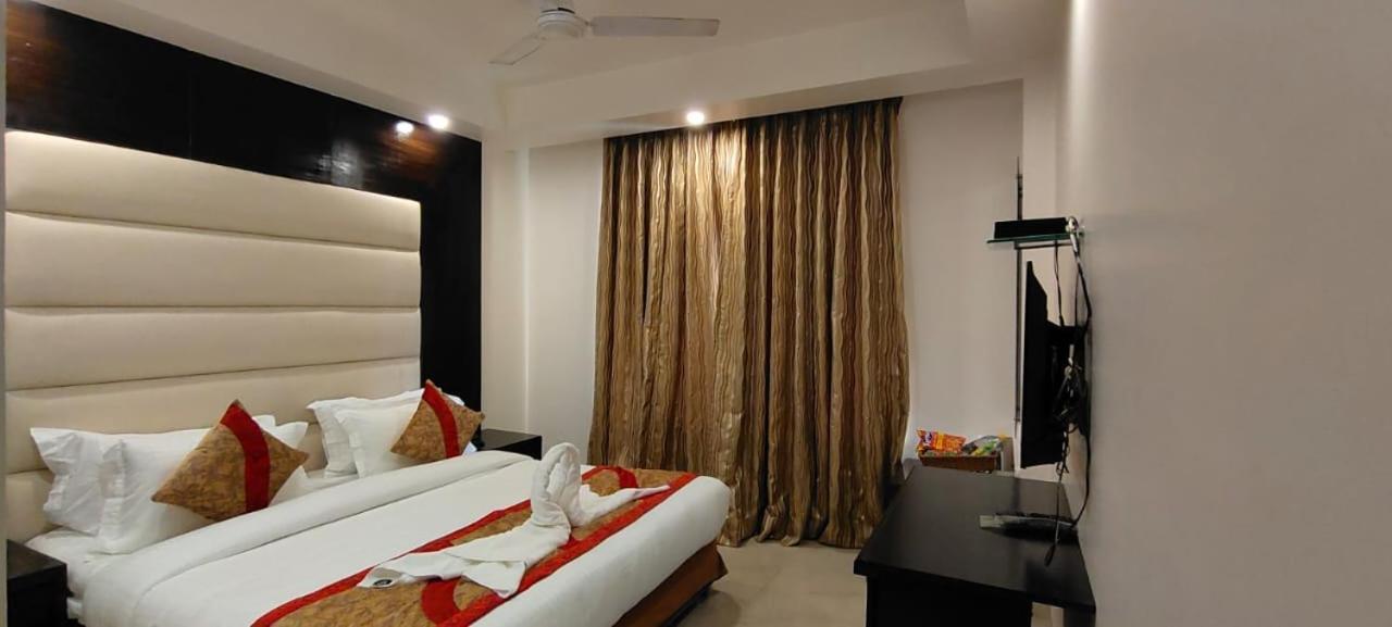 דלהי Hotel Benz International מראה חיצוני תמונה