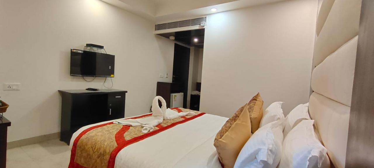דלהי Hotel Benz International מראה חיצוני תמונה