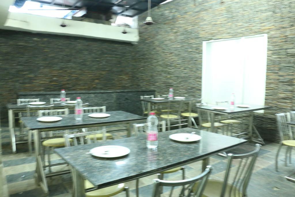דלהי Hotel Benz International מראה חיצוני תמונה