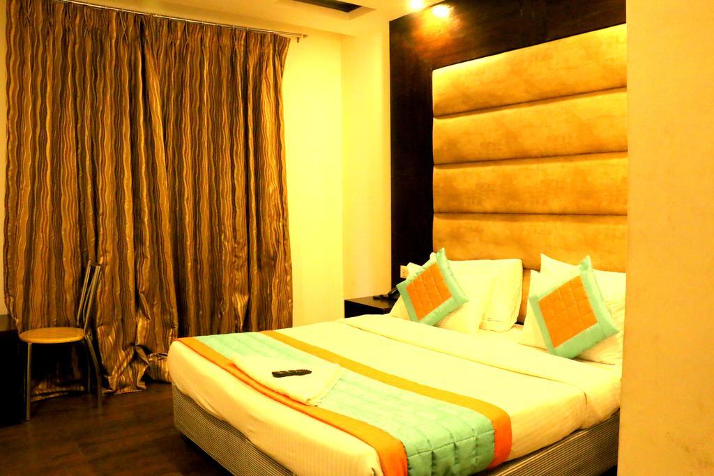 דלהי Hotel Benz International מראה חיצוני תמונה