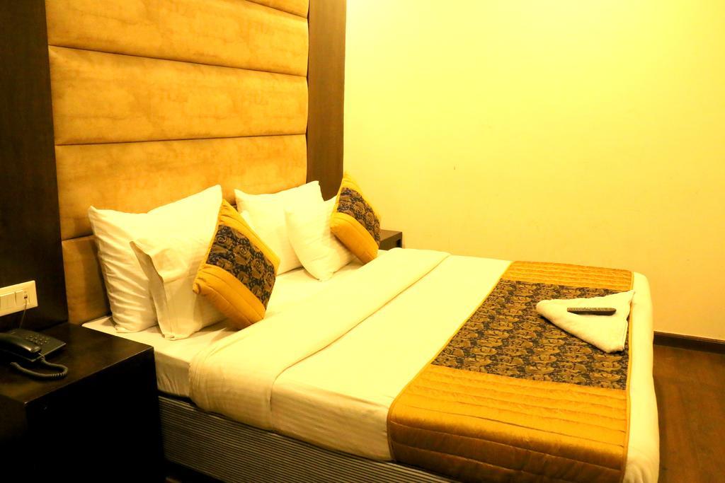דלהי Hotel Benz International מראה חיצוני תמונה
