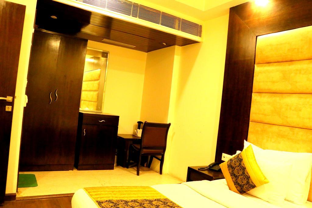 דלהי Hotel Benz International מראה חיצוני תמונה