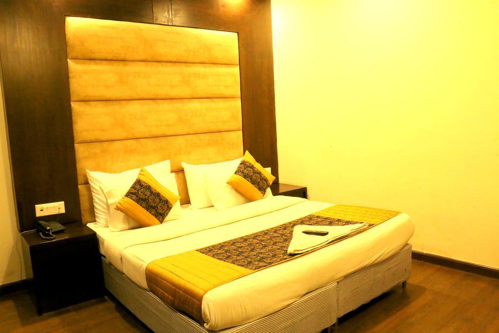 דלהי Hotel Benz International מראה חיצוני תמונה