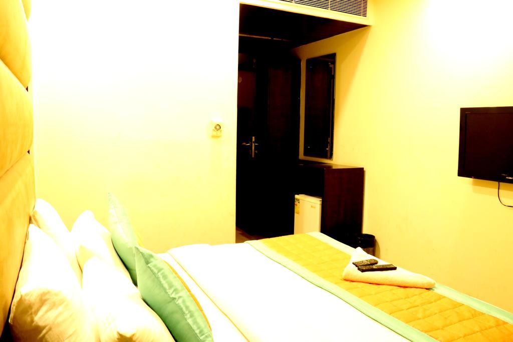 דלהי Hotel Benz International מראה חיצוני תמונה