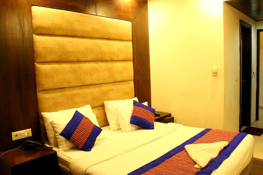 דלהי Hotel Benz International מראה חיצוני תמונה
