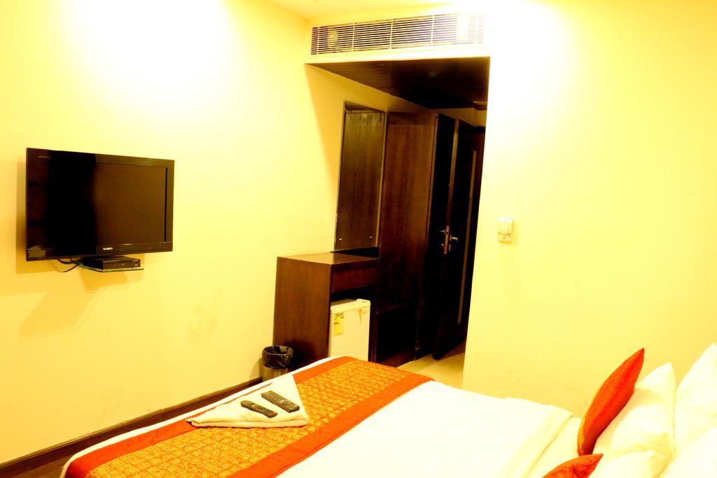 דלהי Hotel Benz International מראה חיצוני תמונה