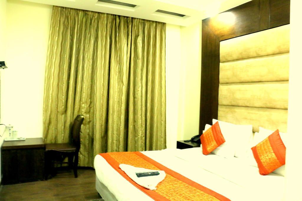 דלהי Hotel Benz International מראה חיצוני תמונה