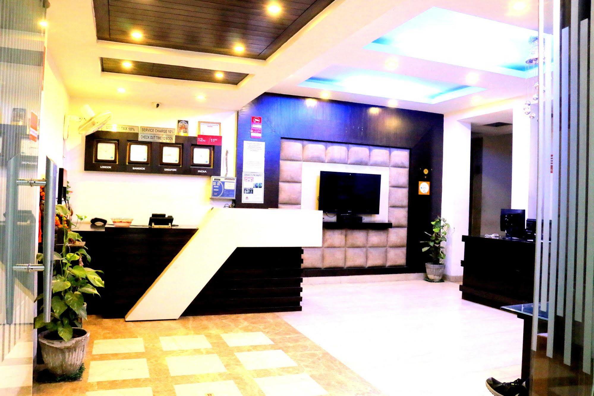 דלהי Hotel Benz International מראה חיצוני תמונה