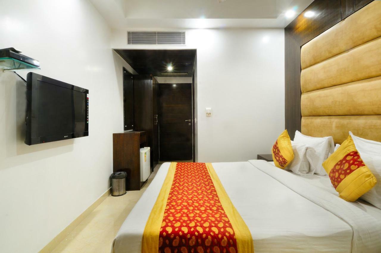 דלהי Hotel Benz International מראה חיצוני תמונה