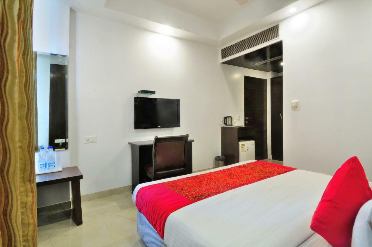 דלהי Hotel Benz International מראה חיצוני תמונה