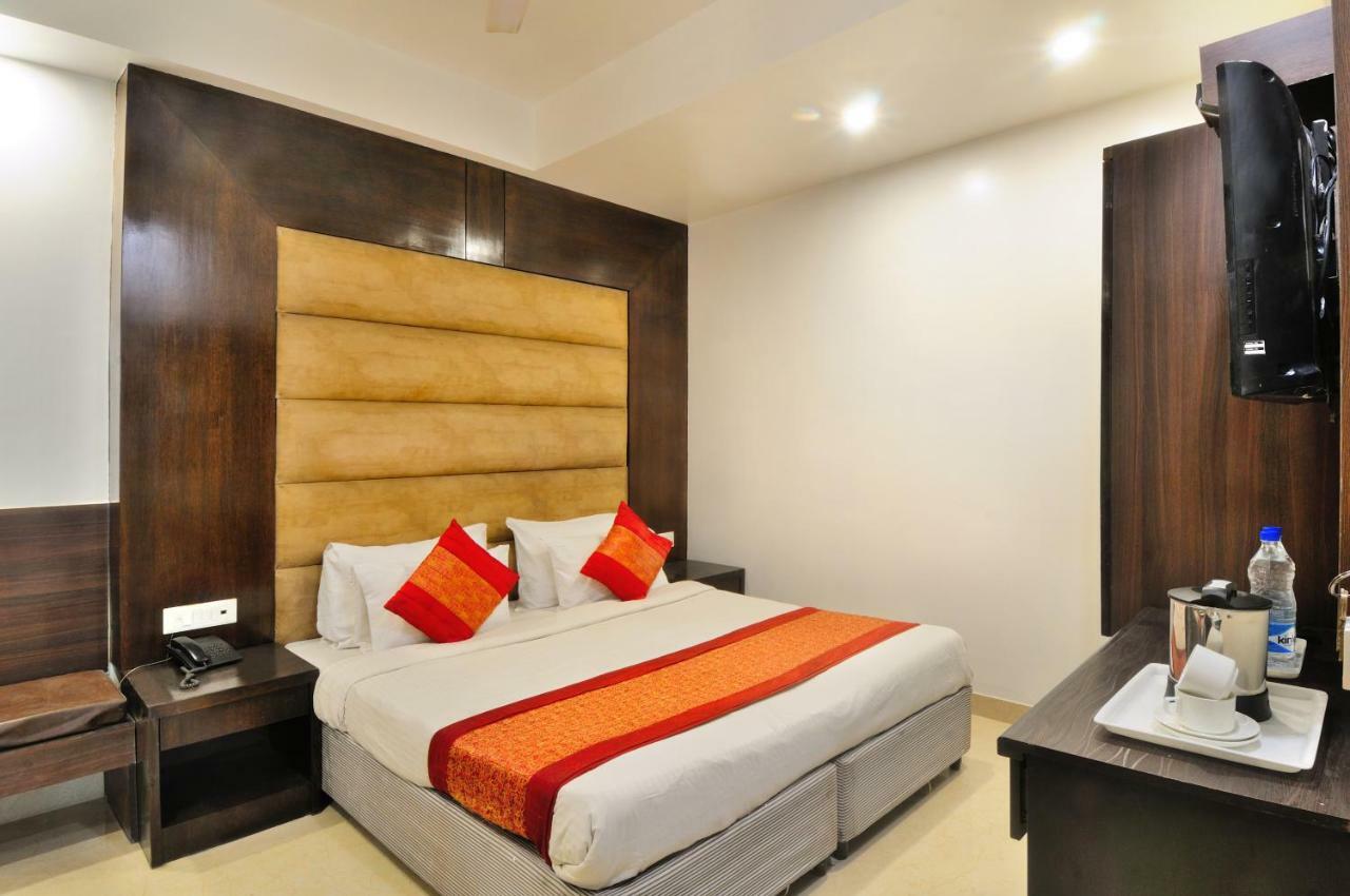 דלהי Hotel Benz International מראה חיצוני תמונה