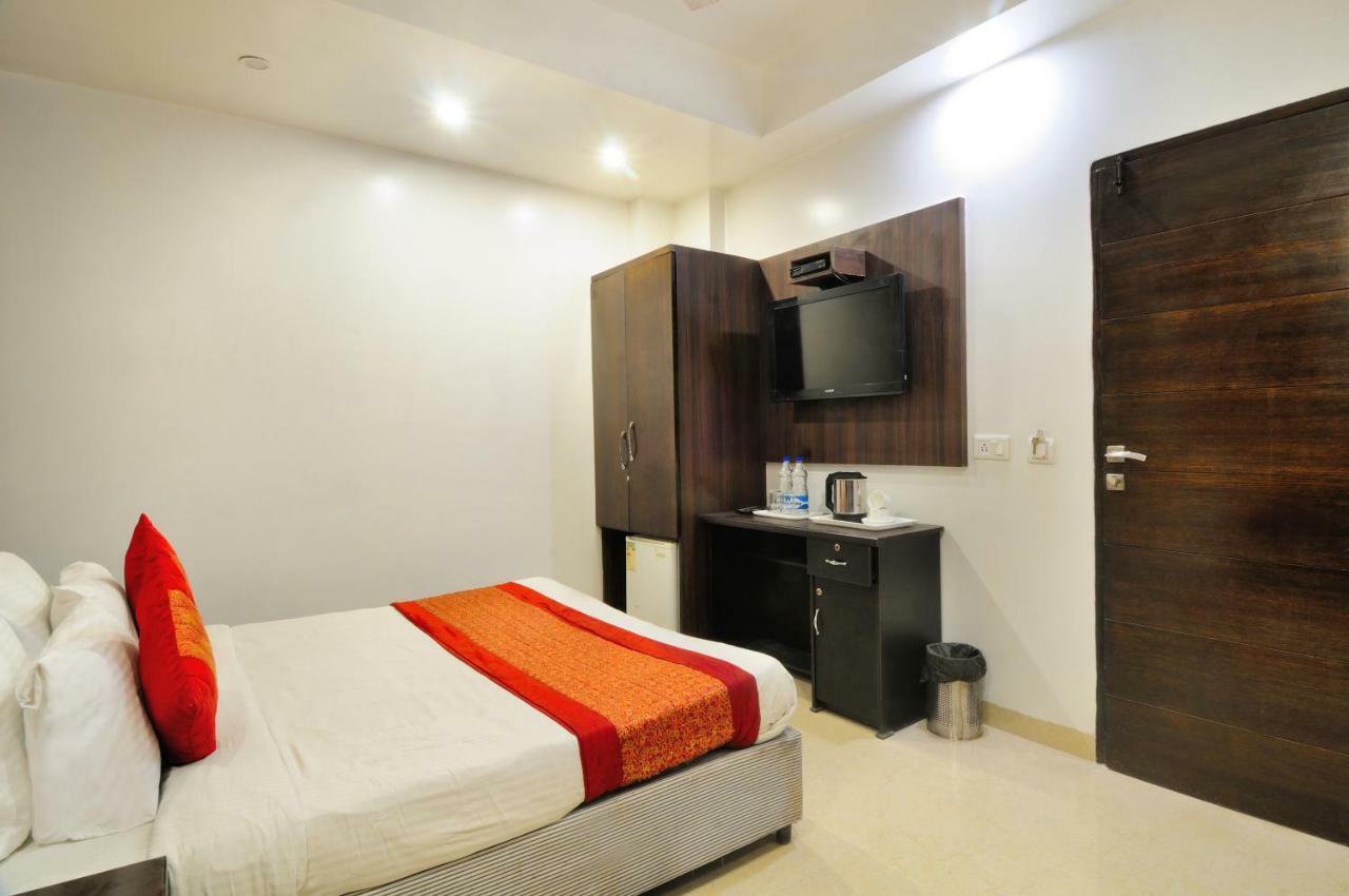 דלהי Hotel Benz International מראה חיצוני תמונה