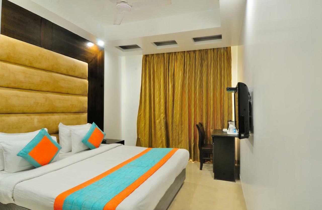 דלהי Hotel Benz International מראה חיצוני תמונה