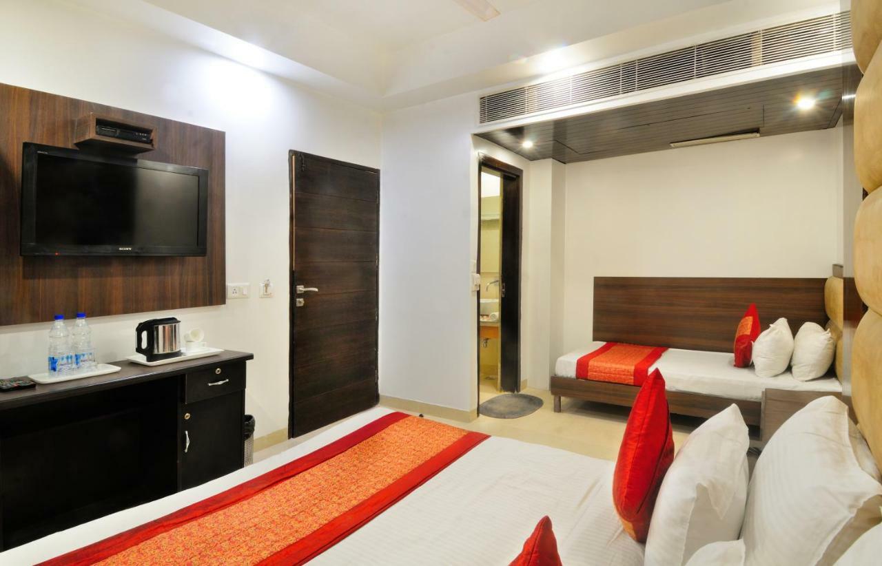 דלהי Hotel Benz International מראה חיצוני תמונה