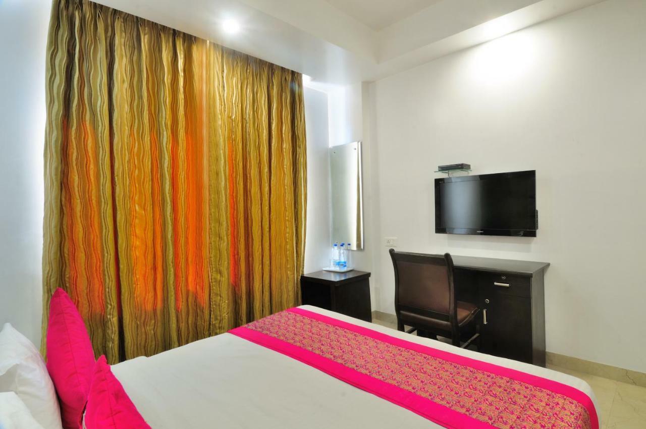 דלהי Hotel Benz International מראה חיצוני תמונה